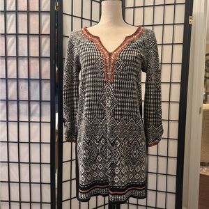 Stylish Black and White Patterned Tunic